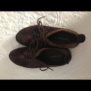 Merrell shoes. Excellent condition!